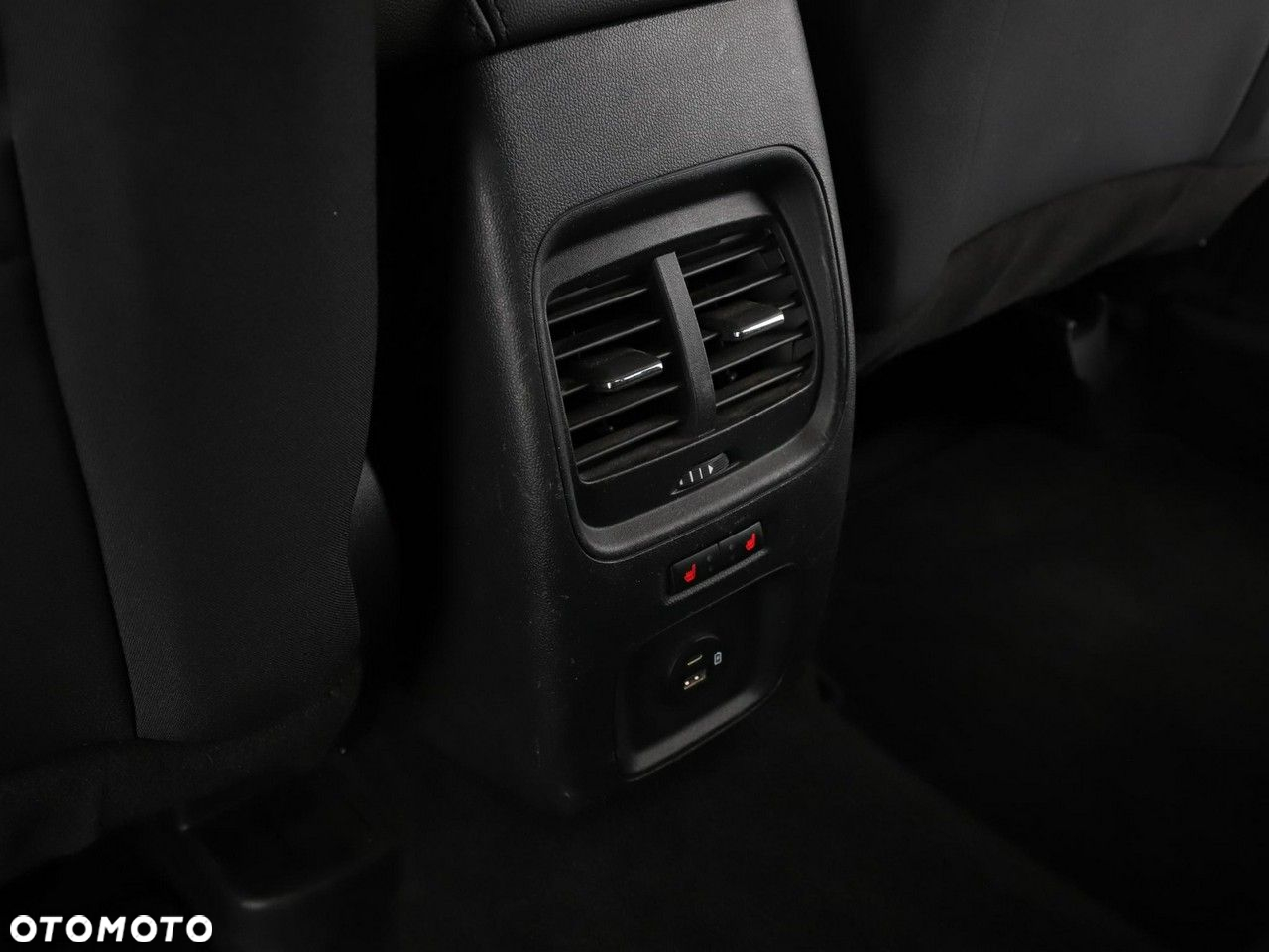 Ford Kuga 2.0 TDCi 2x4 Titanium - 40