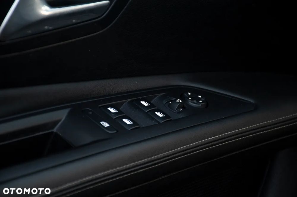 Peugeot 3008 1.2 PureTech GPF Allure S&S EAT8 - 37