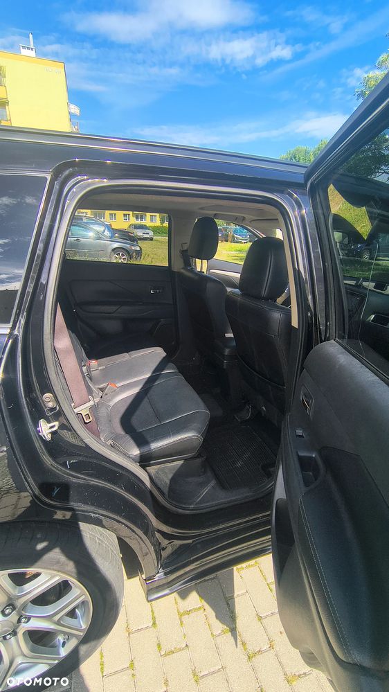 Mitsubishi Outlander Instyle NAVI + - 8