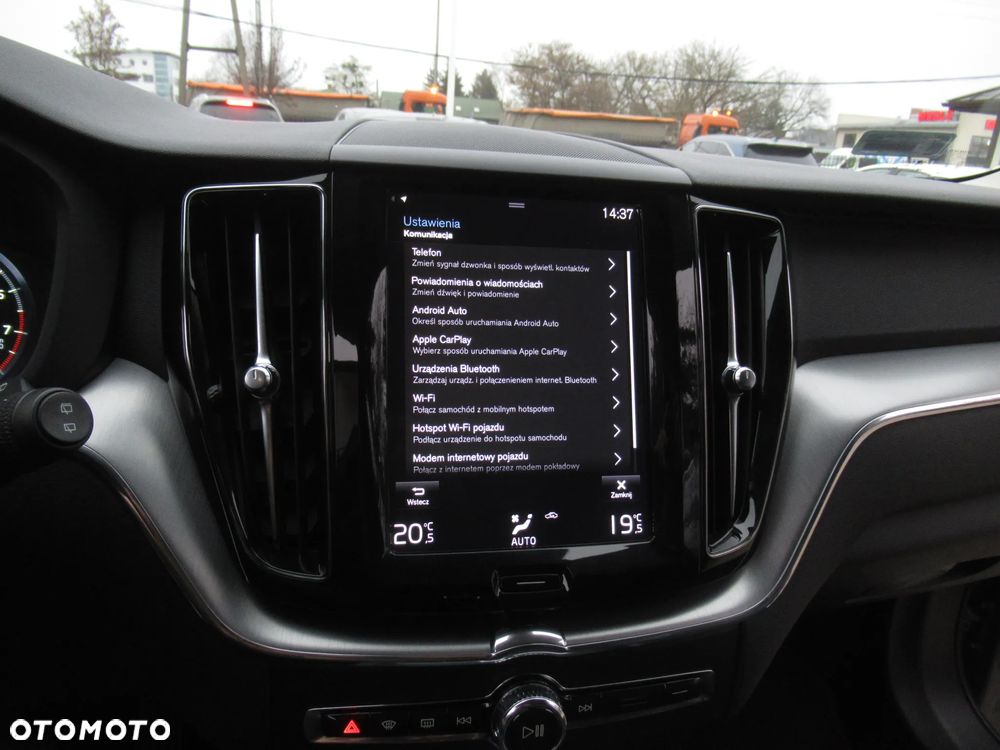 Volvo XC 60 T4 Momentum Pro - 27