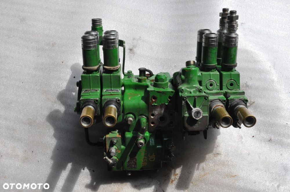 ROZDZIELACZ HYDRAULICZNY SEKCJA JOHN DEERE 6215R 6155R NR 17063102732-0/23469