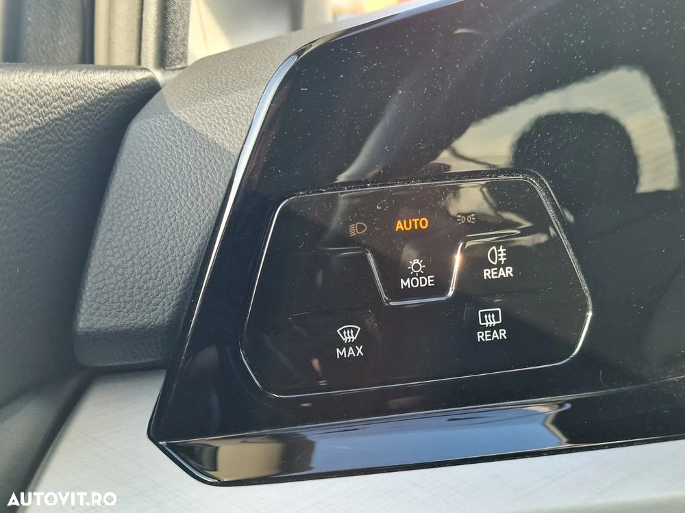 Volkswagen Golf 2.0 TDI SCR DSG Life - 12