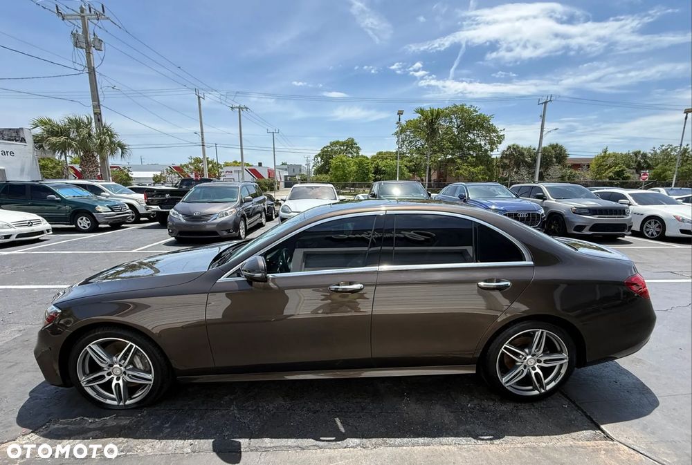 Mercedes-Benz Klasa E 300 9G-TRONIC AMG Line - 2