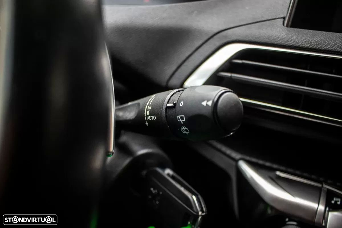 Peugeot 3008 1.2 PureTech Allure EAT8 - 17
