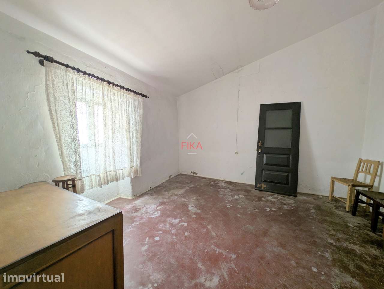 Moradia T3 para recuperação total com 679m2 de terreno - Grande imagem: 5/32