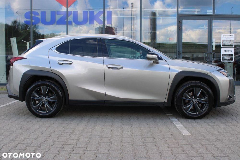 Lexus UX - 4