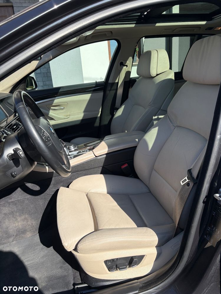 BMW Seria 5 525d - 38