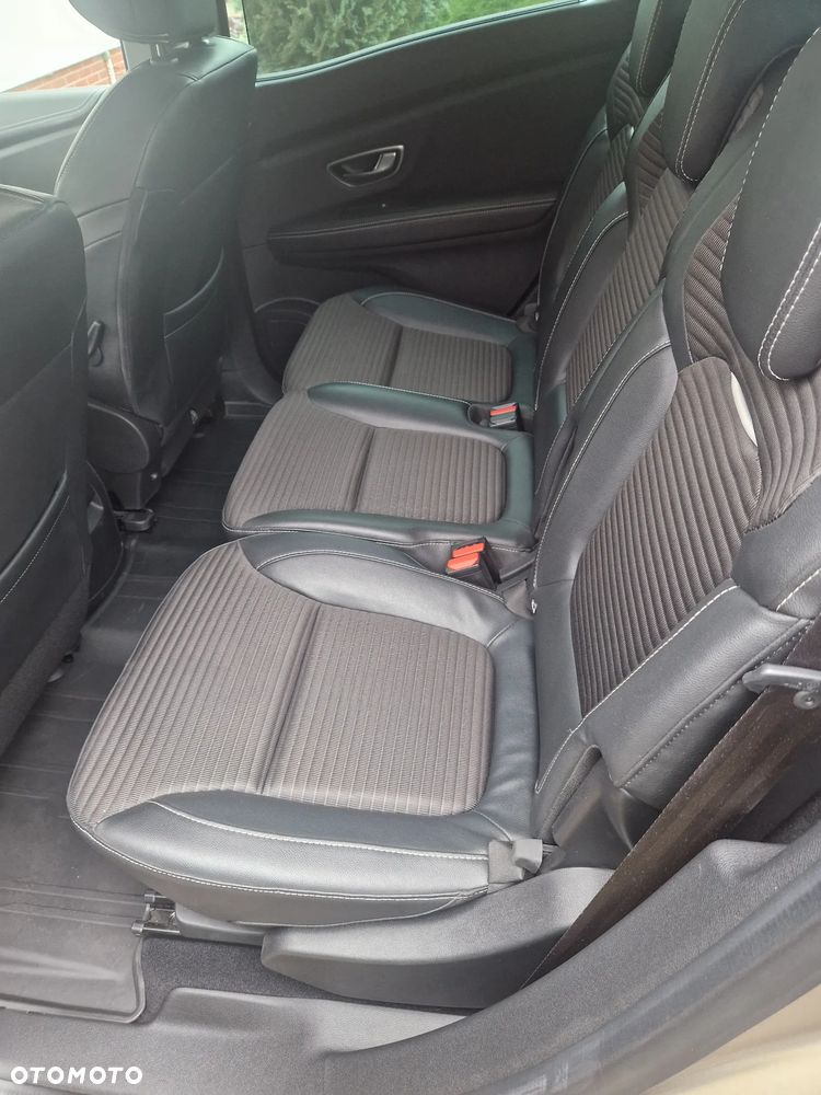 Renault Scenic 1.3 TCe FAP Intens - 11