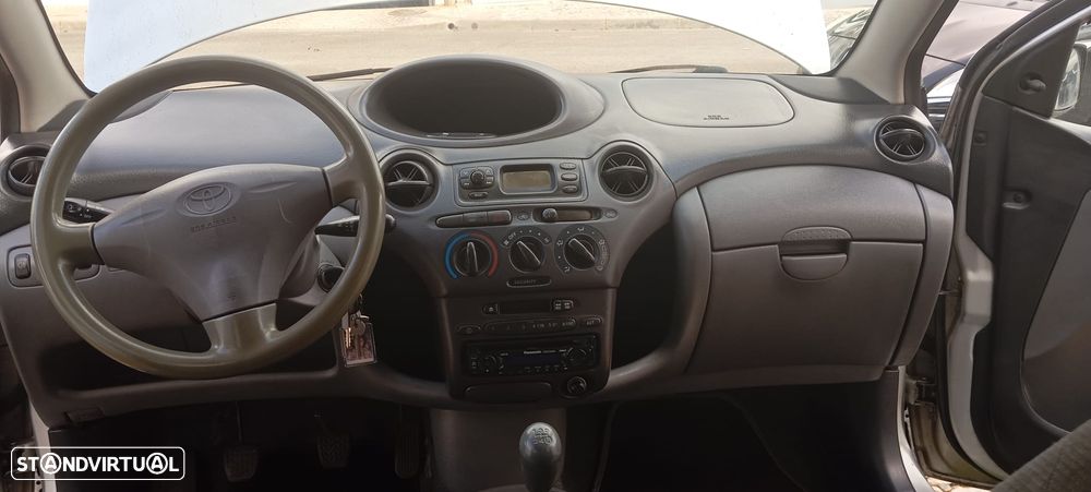 Toyota Yaris 1.0 Terra - 13