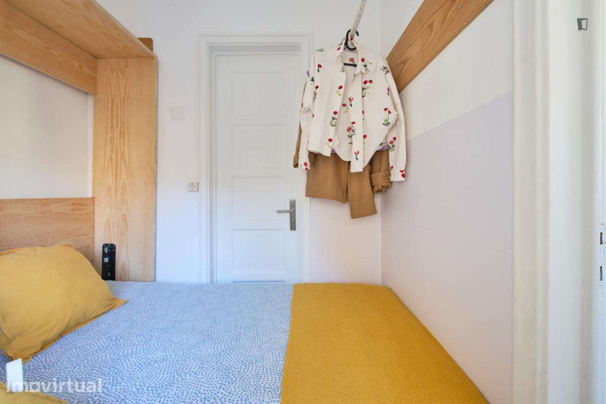 Quarto - localizado em Roma-Areeiro Lisbon - Grande imagem: 2/26