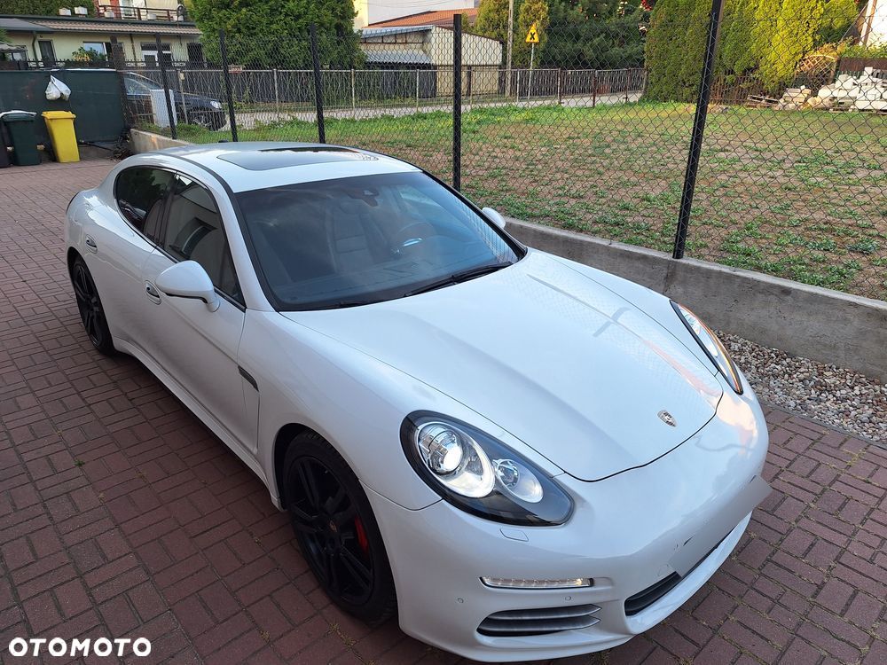 Porsche Panamera 4S - 18