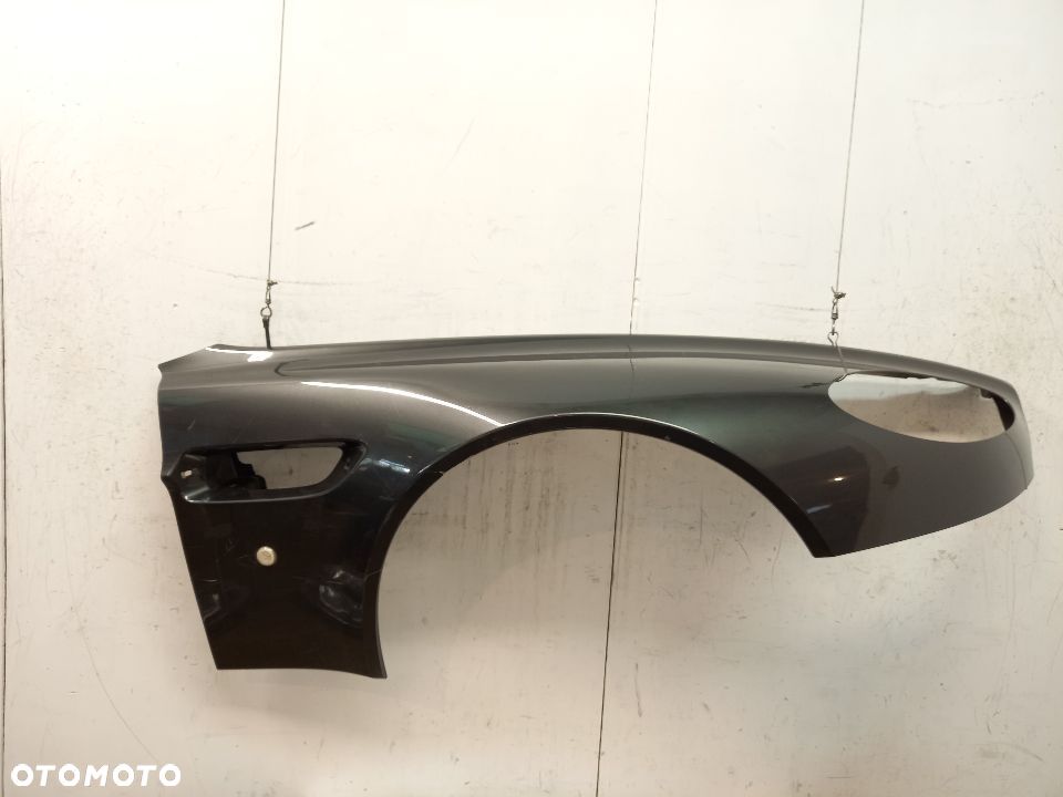 Aston Martin Vantage Błotnik Prawy przedni przod - 1