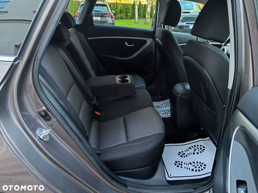 Hyundai i30 blue Kombi 1.6 CRDi Passion - 35