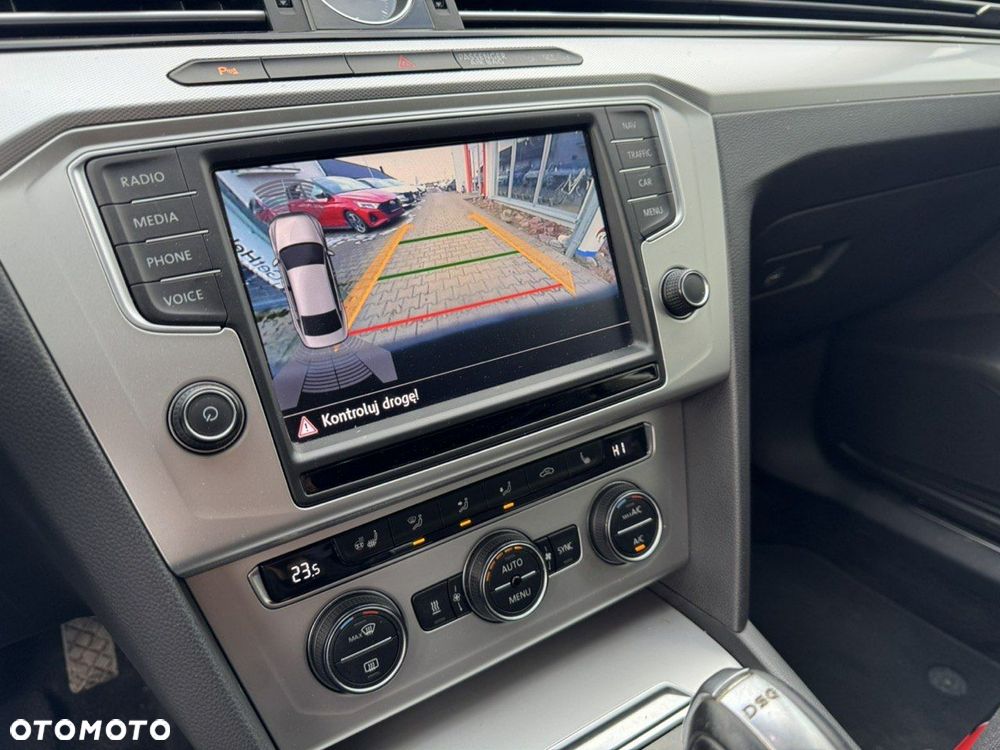 Volkswagen Passat 1.6 TDI SCR DSG Comfortline - 26