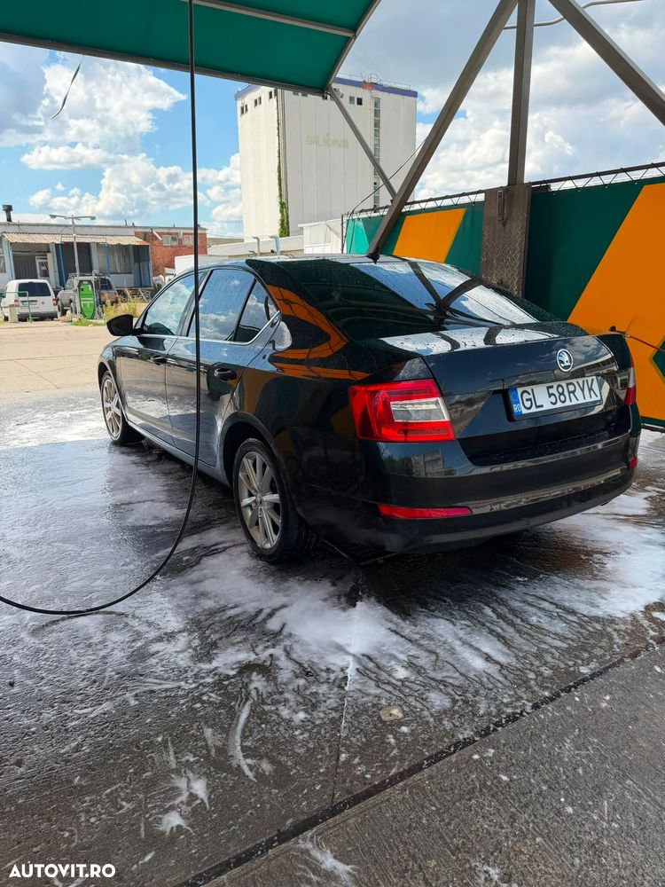 Skoda Octavia 2.0 TDI STYLE DSG - 6
