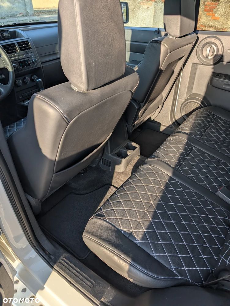 Dodge Nitro - 19