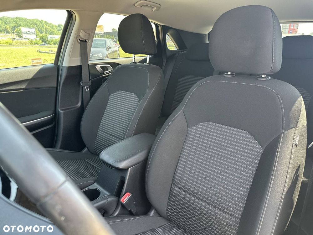 Kia Ceed - 11