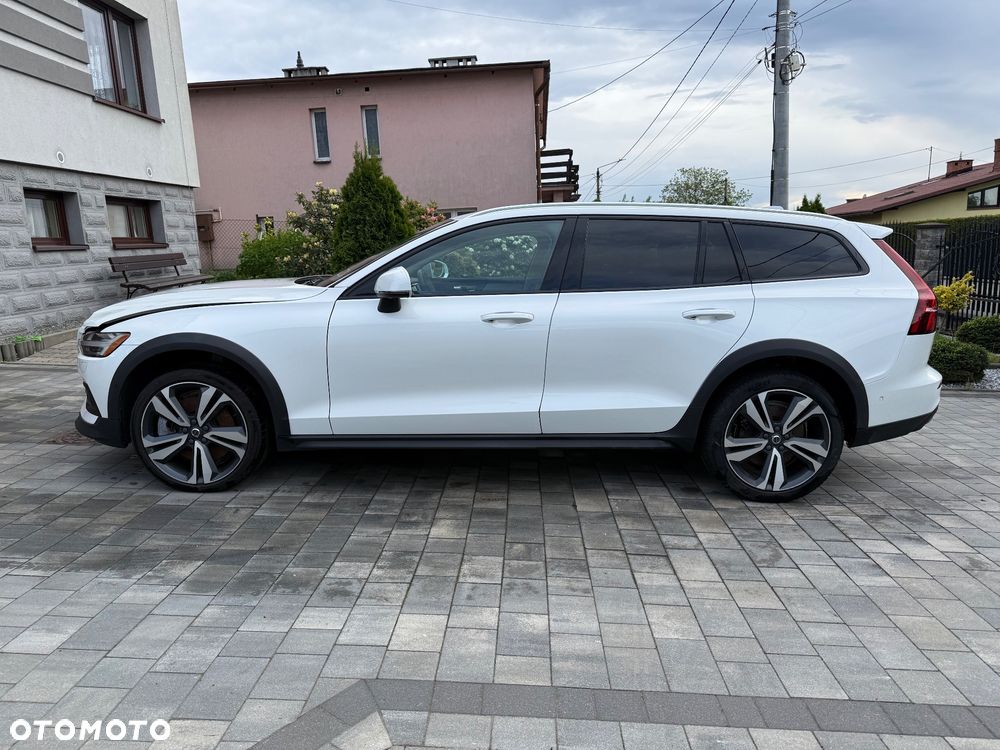 Volvo V60 B5 B AWD Plus Dark - 3