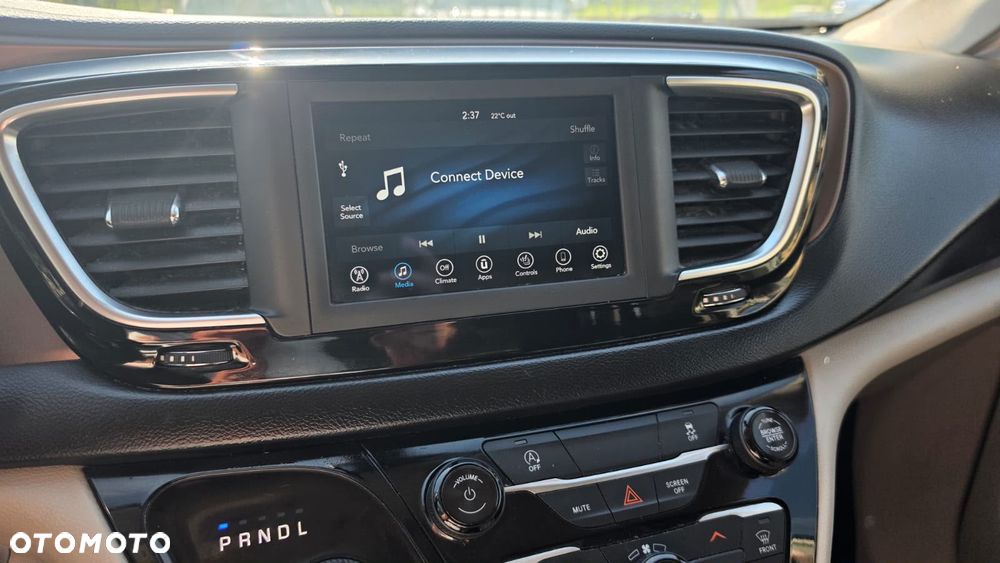 Chrysler Pacifica - 12