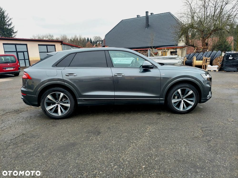 Audi Q8 Sportback e-tron - 11