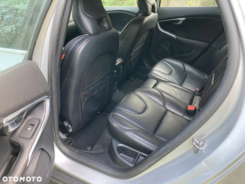 Volvo V40 Cross Country D2 Drive-E Ocean Race - 8