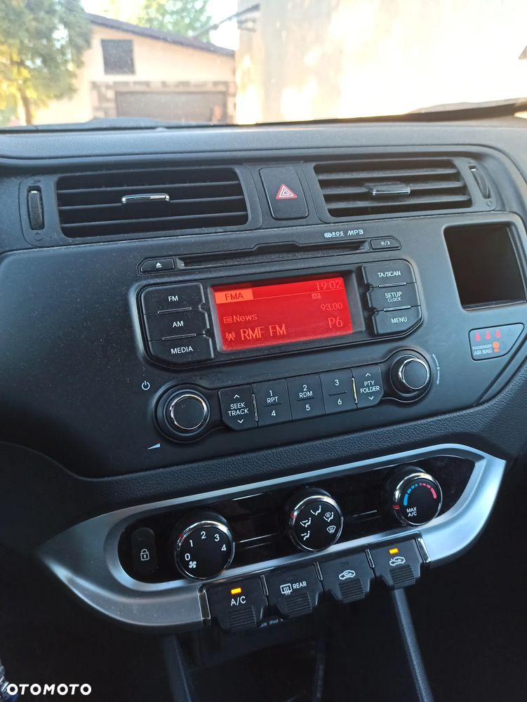 Kia Rio 1.2 M - 8