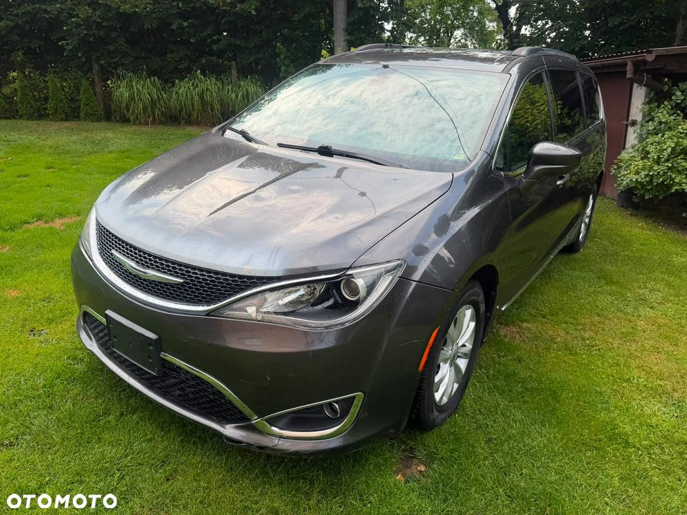 Chrysler Pacifica - 3
