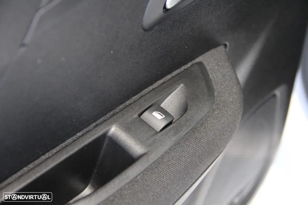 Peugeot 208 1.2 PureTech Active Pack - 28