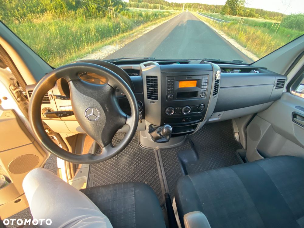 Mercedes-Benz Sprinter - 11