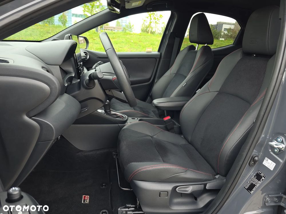 Toyota Yaris Hybrid 1.5 GR Sport - 10