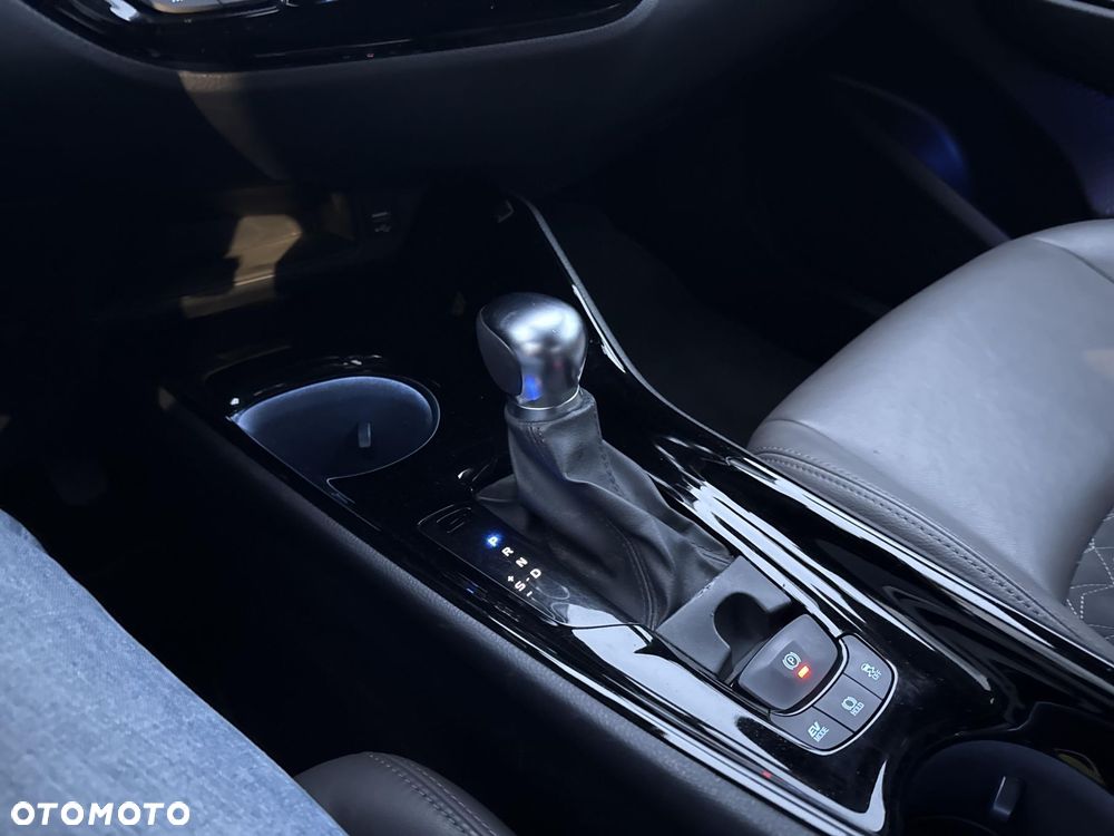 Toyota C-HR 2.0 Hybrid Executive - 24
