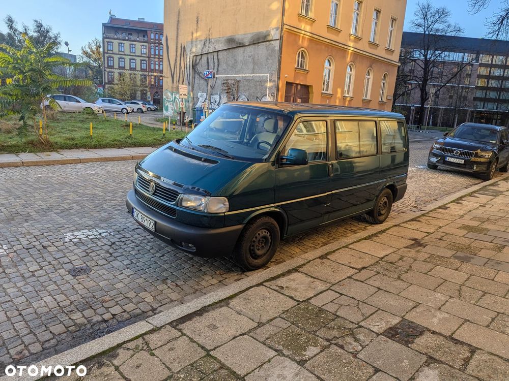 Volkswagen Caravelle - 1