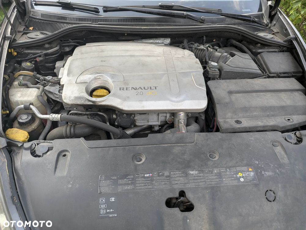 Renault Laguna dCi 180 FAP GT - 24