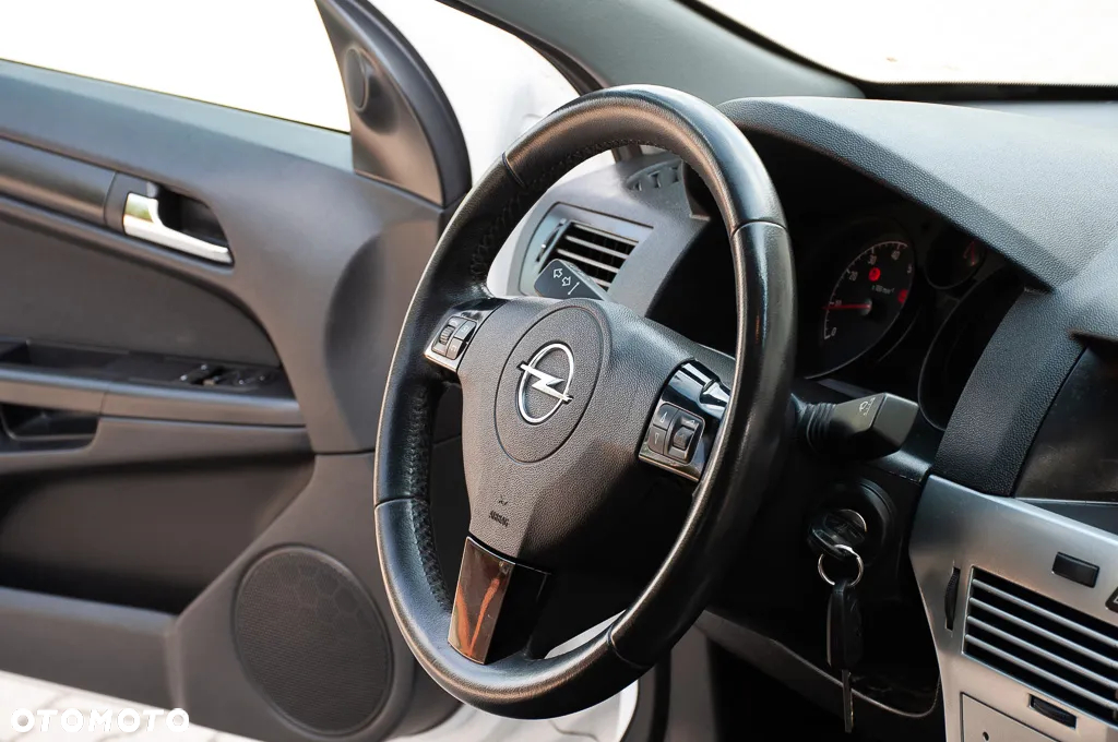 Opel Astra GTC 1.6 - 33