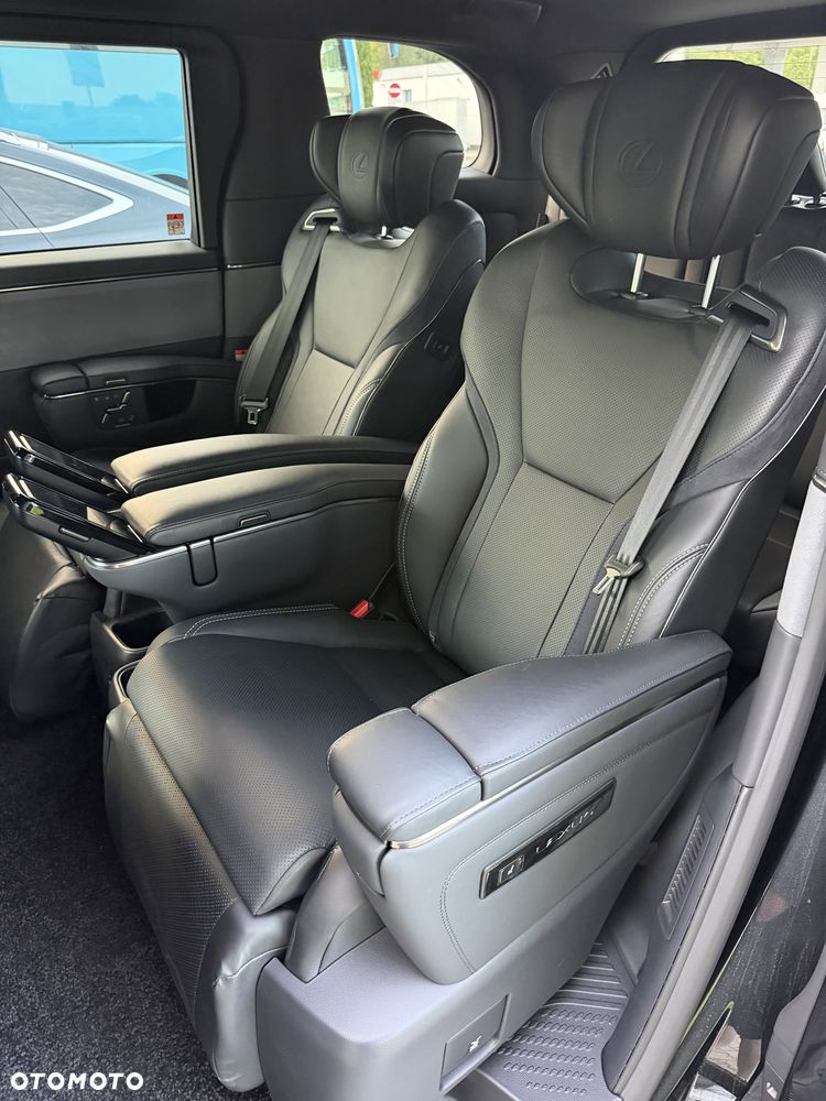 Lexus LM 350h Omotenashi - 8