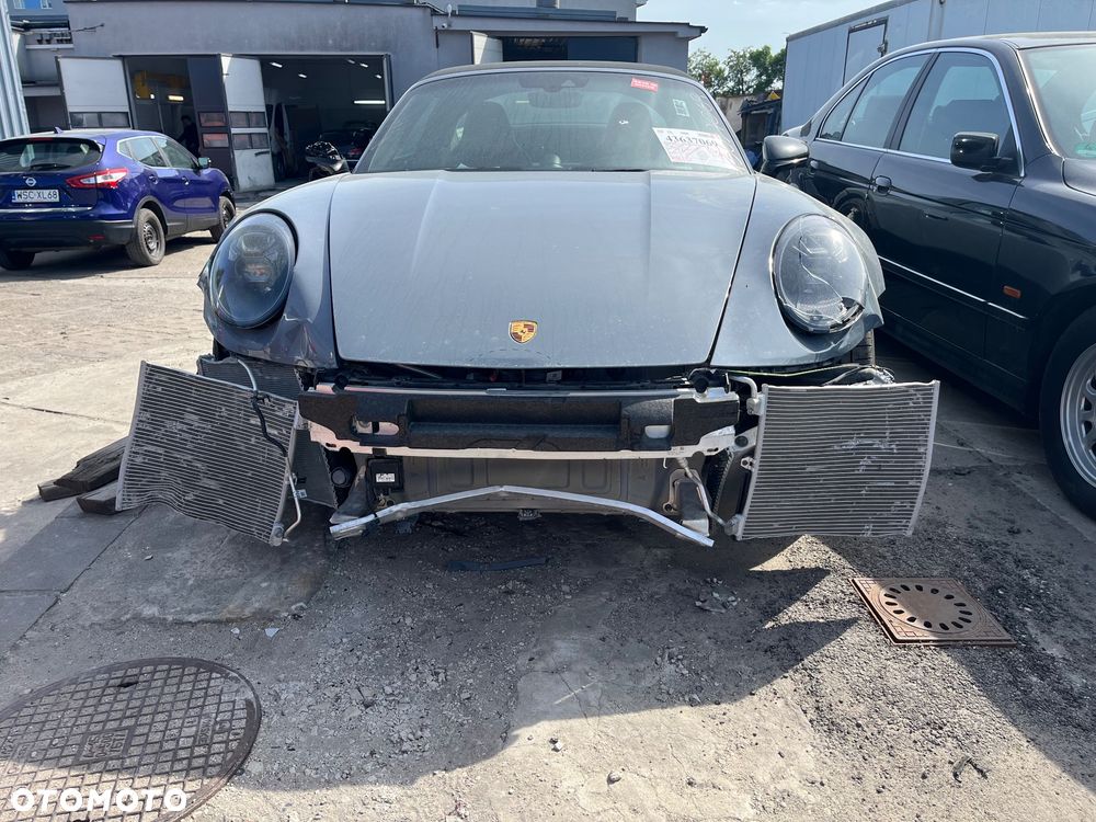 Porsche 911 Targa 4 GTS PDK - 2
