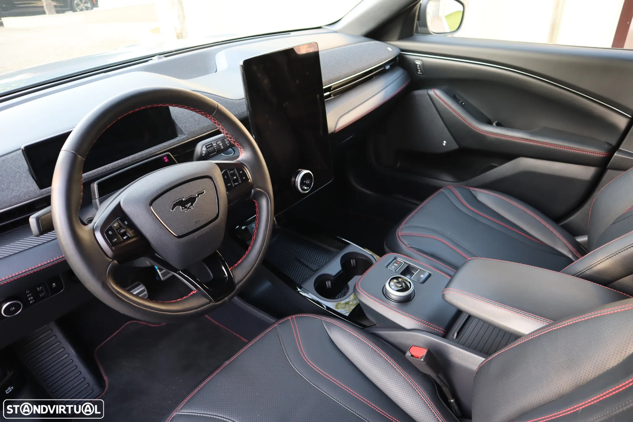 Ford Mustang Mach-E 75.7 kWh Premium AWD - 24