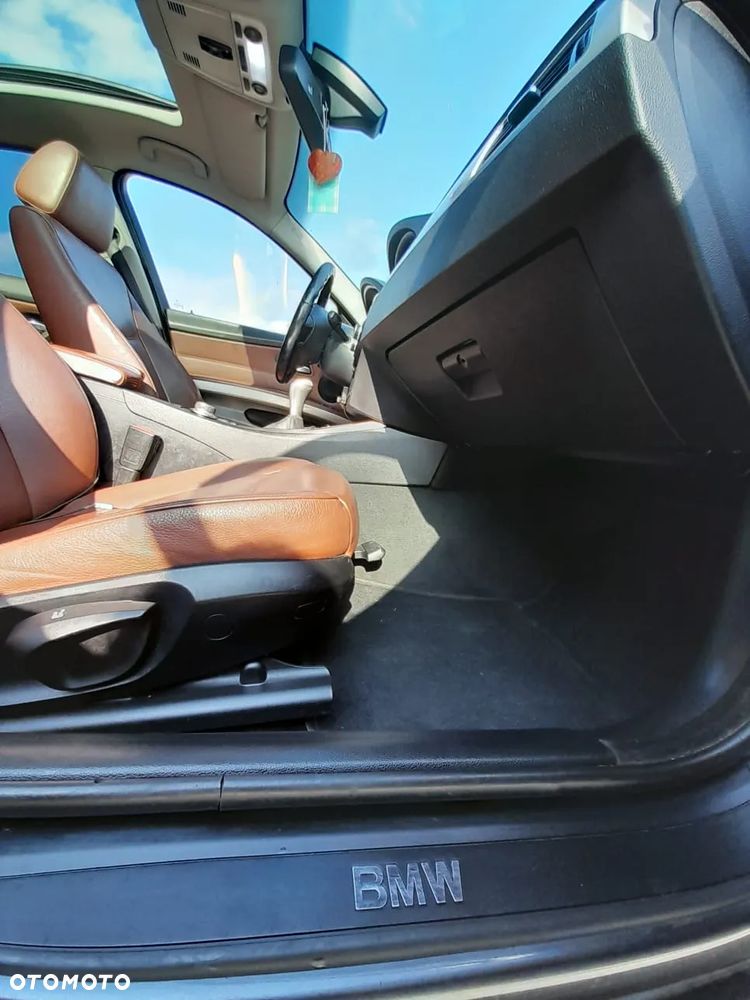 BMW Seria 3 318d - 11
