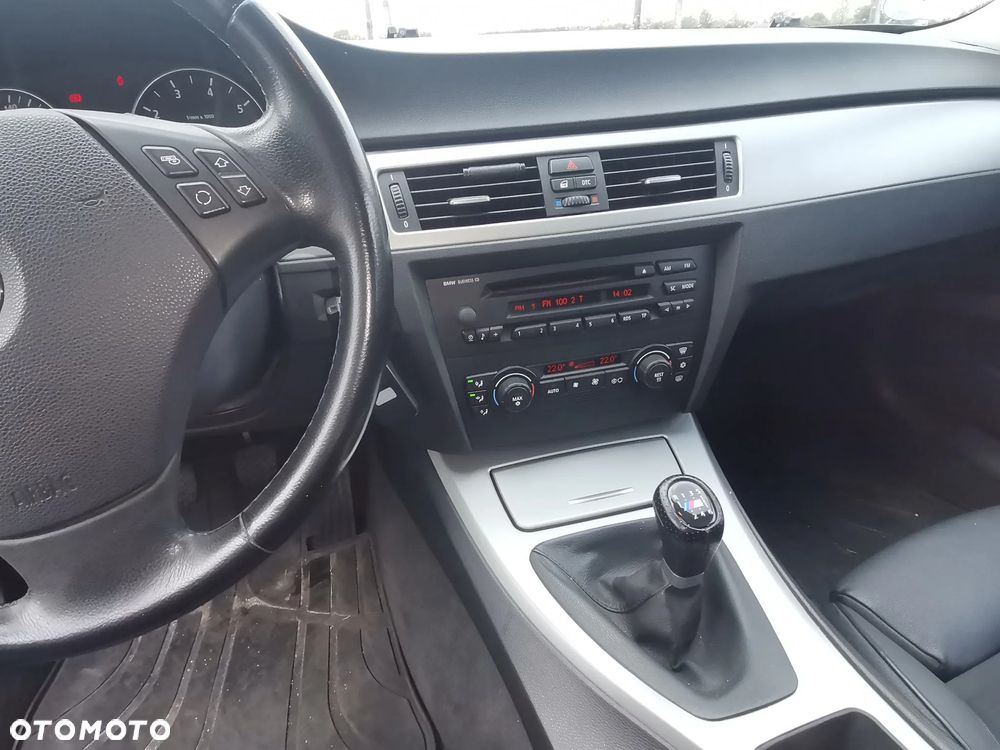 BMW Seria 3 320i - 11