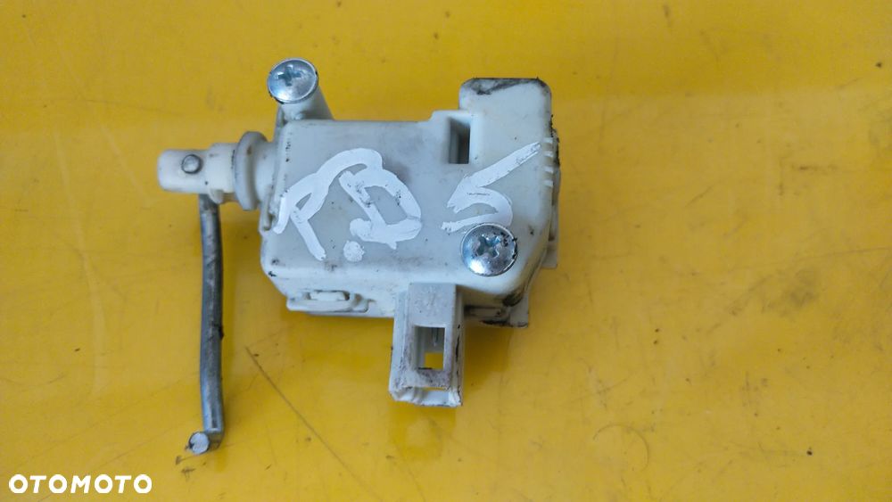 Siłownik klapki wlewu paliwa VW 3B3959781 - 1