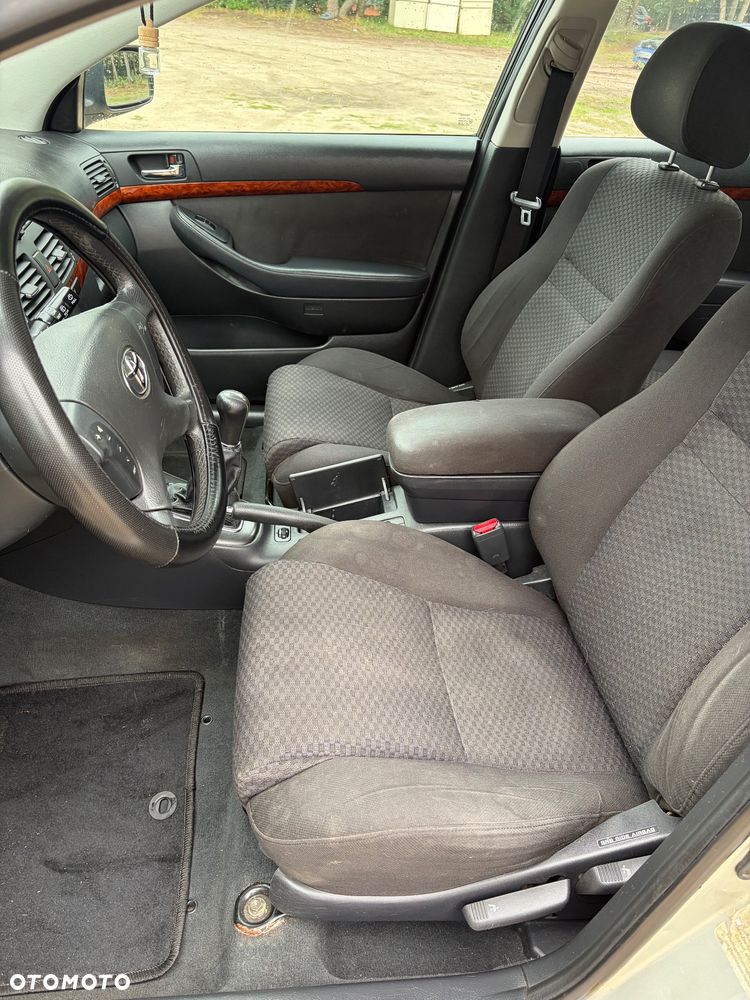 Toyota Avensis 2.0 VVT-i Sol - 4