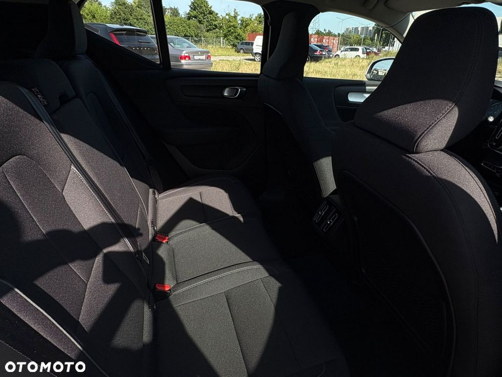 Volvo XC 40 T3 Momentum Pro - 24