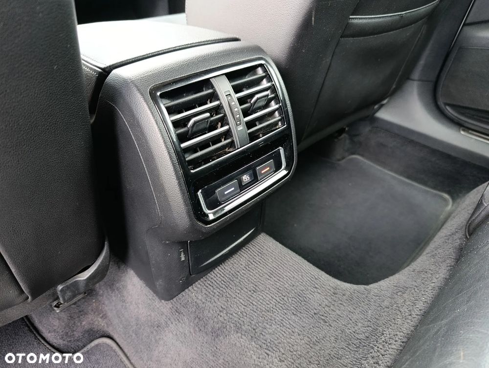 Volkswagen Passat 2.0 TDI SCR 4Motion DSG Elegance - 16