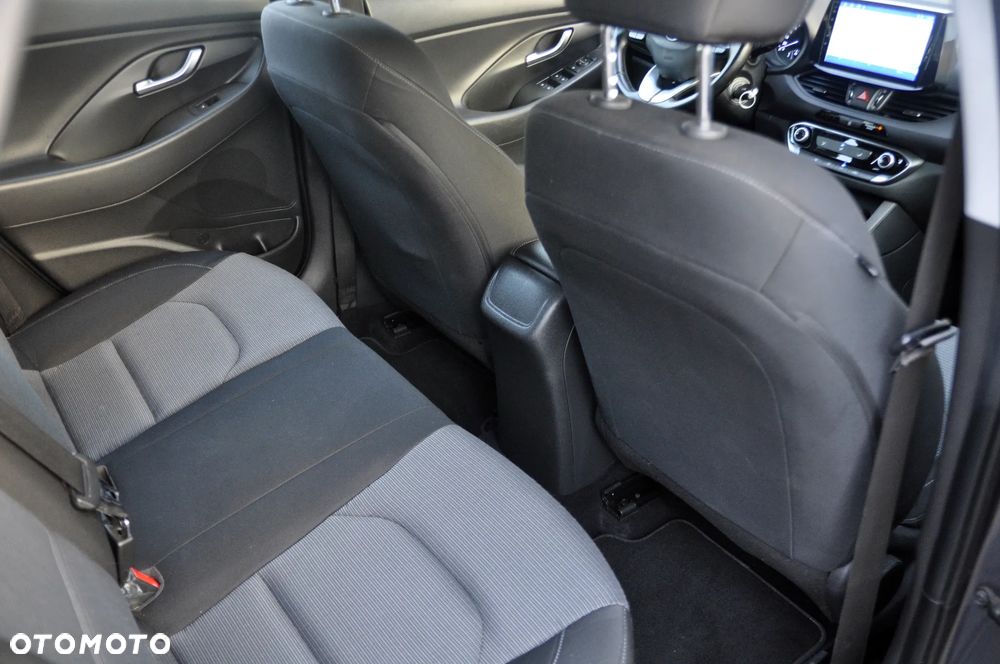 Hyundai i30 1.6 D Comfort - 8
