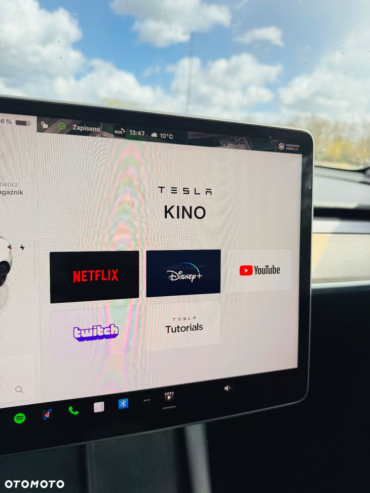 Tesla Model Y Long Range AWD - 14