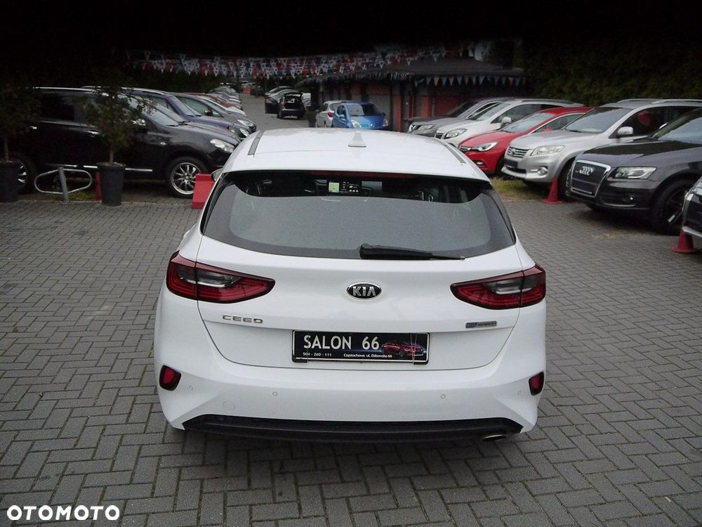 Kia Ceed 1.6 CRDi mHEV Business Line - 12