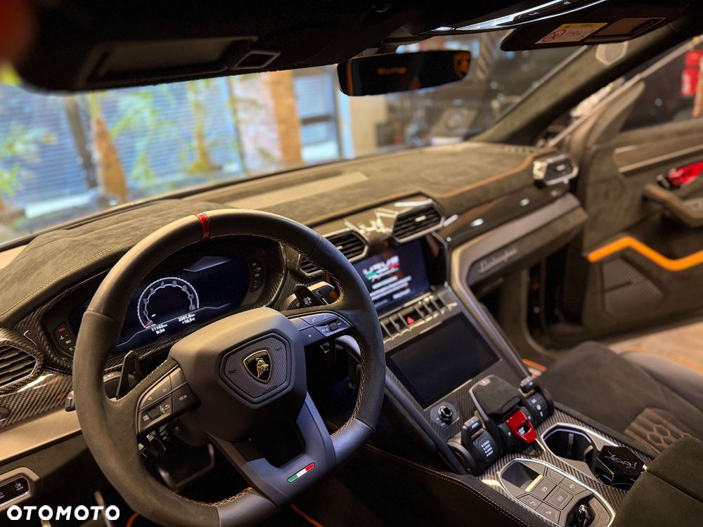 Lamborghini Urus - 12