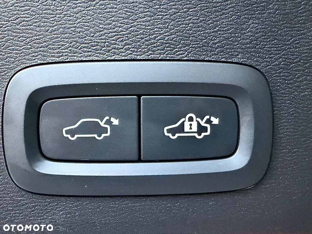 Volvo XC 40 B3 Ultimate Dark - 20