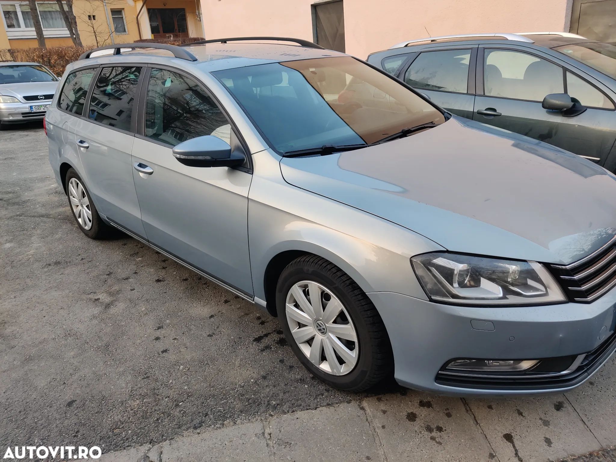 Volkswagen Passat - 1