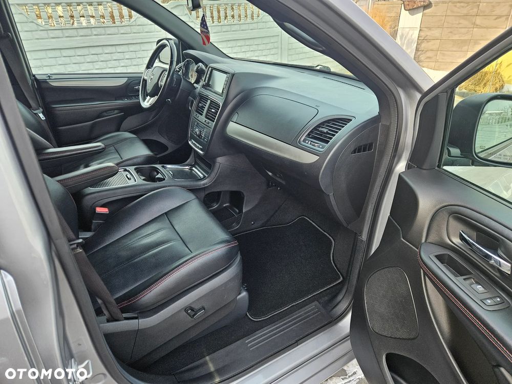 Dodge Grand Caravan 3.6 R/T - 13